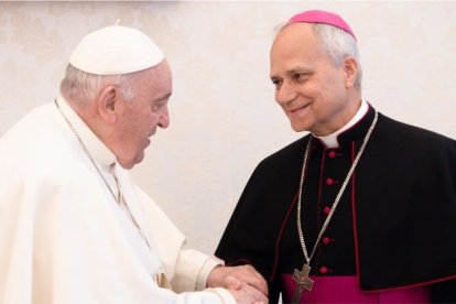 Robert Prevost y el papa Francisco.