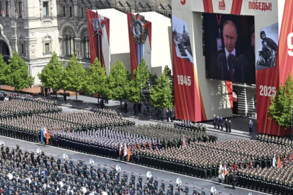 Miles de militares rusos participan el viernes en el desfile del Día de la Victoria.