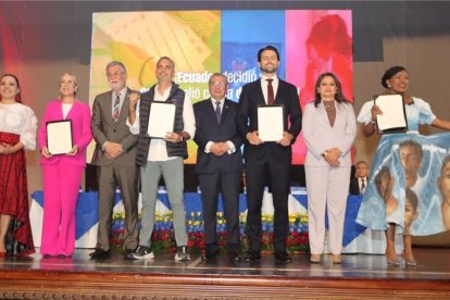 Asambleístas electos recibieron su acreditación oficial este 9 de mayo en Quito.