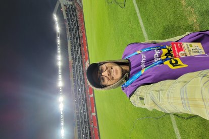 Dueñas, con más de una década de experiencia en el periodismo deportivo.