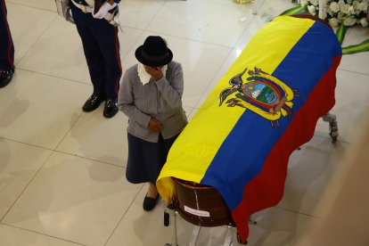 Desde las 7:00 empezaron a llegar los familiares y amigos de los militares fallecidos.