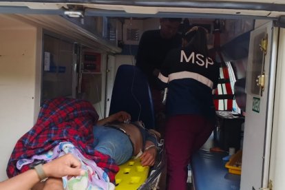 La camioneta cayó a 300 metros de profundidad y dejó una víctima mortal.