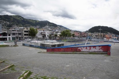 Los parques que están cerca de los planteles educativos son utilizados por los estudiantes para beber licor.