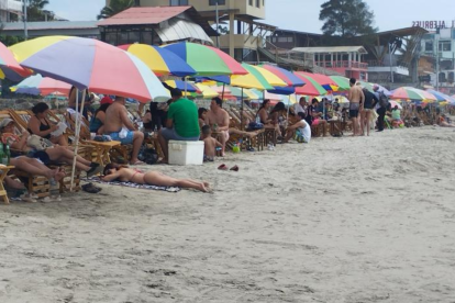 Turistas disfrutando en Santa Elena.