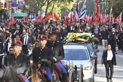 El féretro de Mujica llegó al Palacio Legislativo para el velatorio público.