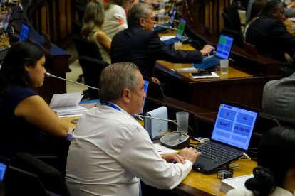 Ricardo Patiño en su curul.