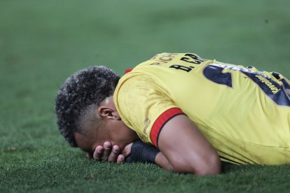 Byron Castillo de Barcelona y su lamentación luego de perder 1-0 ante Universitario.