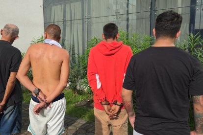 A los delincuentes se les encontró varios objetos.