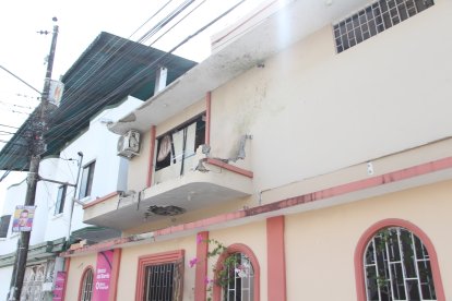 En la casa residen tres mujeres, quienes no salieron perjudiciadas.