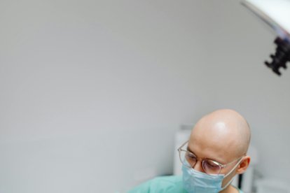 El mal aliento constante es señal de que algo no funciona correctamente en tu salud bucal.