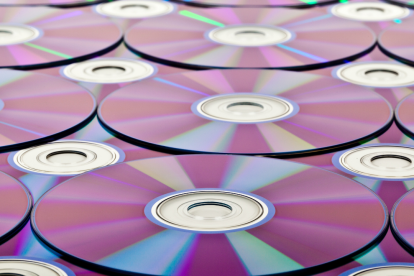 Reutilizar CDs ayuda a reducir el impacto ambiental de los residuos electrónicos.