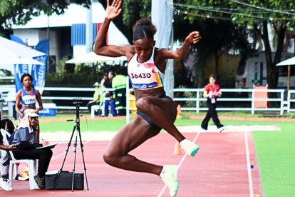 La ecuatoriana logró una marca récord de 6,47 metros en salto largo paralímpico.