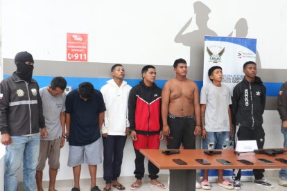 Hay detenidos por crímenes en Paraíso de la Flor.