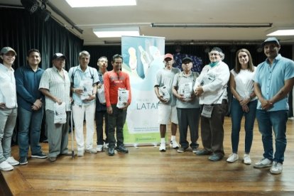 (De izquierda a derecha) Alexis moscoso, David Alcívar, recicladores de base, María Fernanda Rumbea y Erick meza durante un taller de educación ambiental vinculadas al reciclaje.