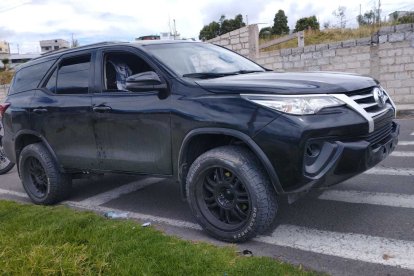 El vehículo en que se desplazaban los sospechosos fue retenido.