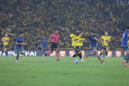 Barcelona SC recibe a Emelec en la fecha 13 de la LigaPro 2025.