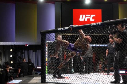 Michael Morales celebró su victoria como 'Spiderman', una vez más.