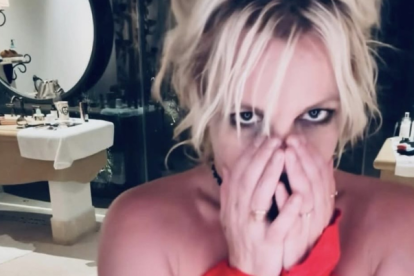 Britney Spears aparece bailando en varios videos de Instagram.