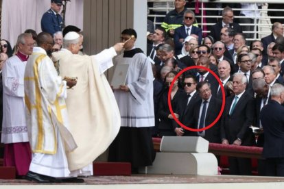 Noboa y Petro asistieron a la misa del nuevo papa sin mostrar señales de acercamiento diplomático.