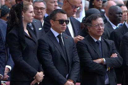Imagen de los presidentes de Colombia y Ecuador juntos en el Vaticano genera especulaciones por tensiones recientes
