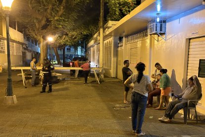 Familiares de Pedro Luis tras el terrible tiroteo.