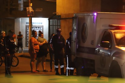 Familiares de la víctima lloraban en el lugar.