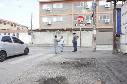 Frente al lugar del atentado se encuentra una unidad educativa.