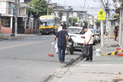 Personal de la institución limpió los restos de sangre tras el crimen.