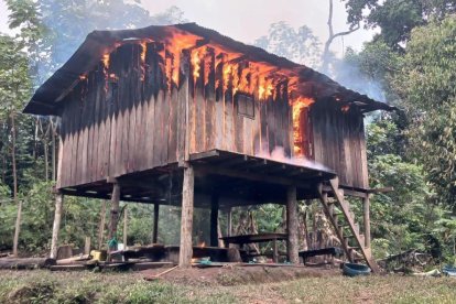 Los soldados destruyeron inmuebles de mineros ilegales.