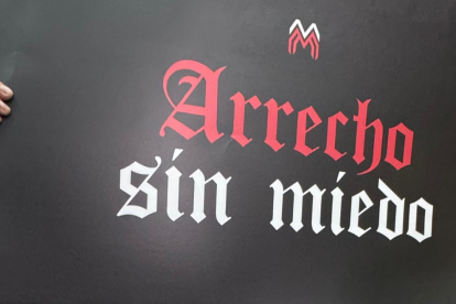 Con carteles recibieron a Michael Morales en el aeropuerto de Guayaquil.