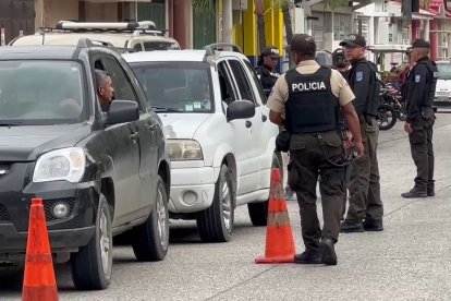 Policías ejecutan operativos en el sector.