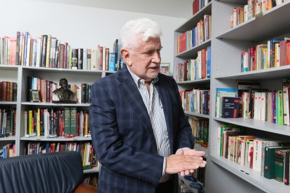 Alfredo Palacio se destacó por su carrera como cardiólogo y publicó varios libros y artículos.