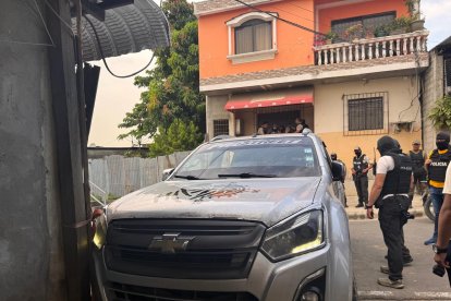 La camioneta que fue robada y luego utilizada para perpetrar el hecho violento.