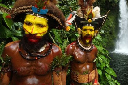 Integrantes de la tribu Etoro, de Papúa Nueva Guinea.