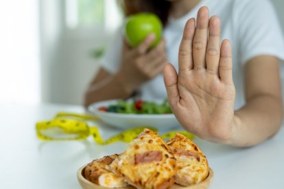 Las autoridades sanitarias recuerdan las restricciones sobre alimentos con altos contenidos de azúcar, sal y grasas.