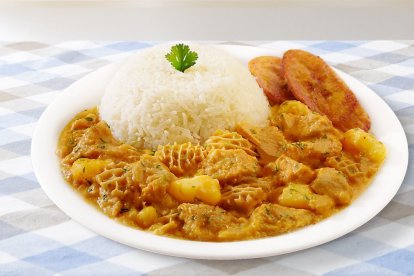 Este plato típico se elabora a base de vísceras de res y representa una costumbre culinaria en Ecuador.