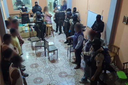 Durante el operativo de clausura.