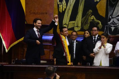 Daniel Noboa y Niels Olsen juntos durante la posesión presidencial.