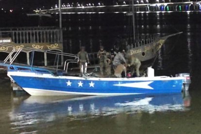 Esta embarcación fue retenida luego del ataque armado en contra de los uniformados.