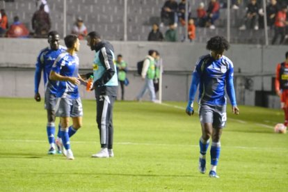 Los jugadores de Emelec no compreden que les pasó ante El Nacional.