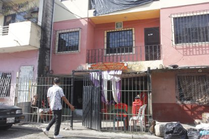 En el interior de esta viviendo ocurrió el triple crimen.