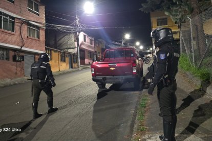 La policía buscó por el sector hasta encontrar al sospechoso del crimen.