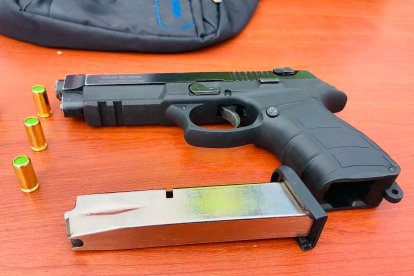 Esta arma llevaban los sujetos.