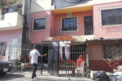 Solo familiares y amigos cercanos pudieron asistir al velorio.