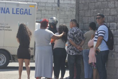 Familiares del joven fallecido lloraban desconsolados.
