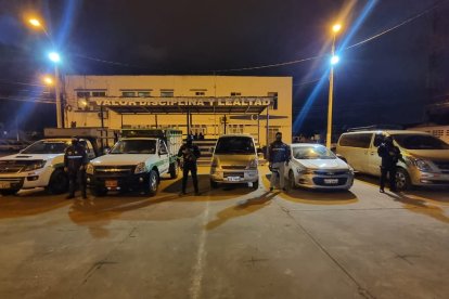 Estos vehículos fueron incautados durante la intervención.
