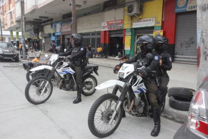 Tras los atentados la mañana de ayer la policía realizó un operativo en el centro porteño.