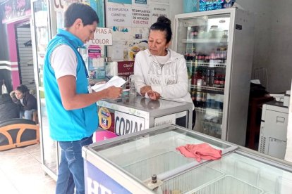 Funcionarios del MIES también hacen inspecciones en los puntos de pago del bono.