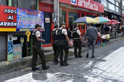 La Policía continúa realizando operativos en la Nueva Aurora.