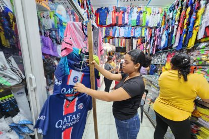 La venta de camisetas del PSG aumentó en la ciudad natal del zaguero.